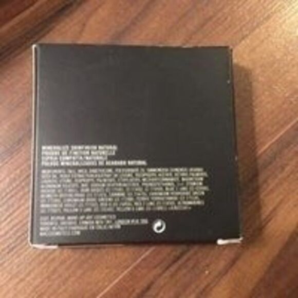 MAC Cosmetics Mineralize Light Medium - Picture 2 of 3